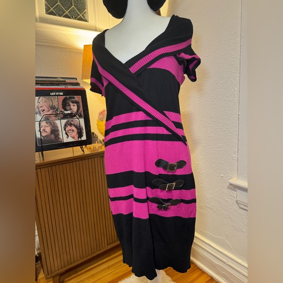 Say What Women's V-Neck Short Sleeve Sweater Dress - Picture 3 of 13